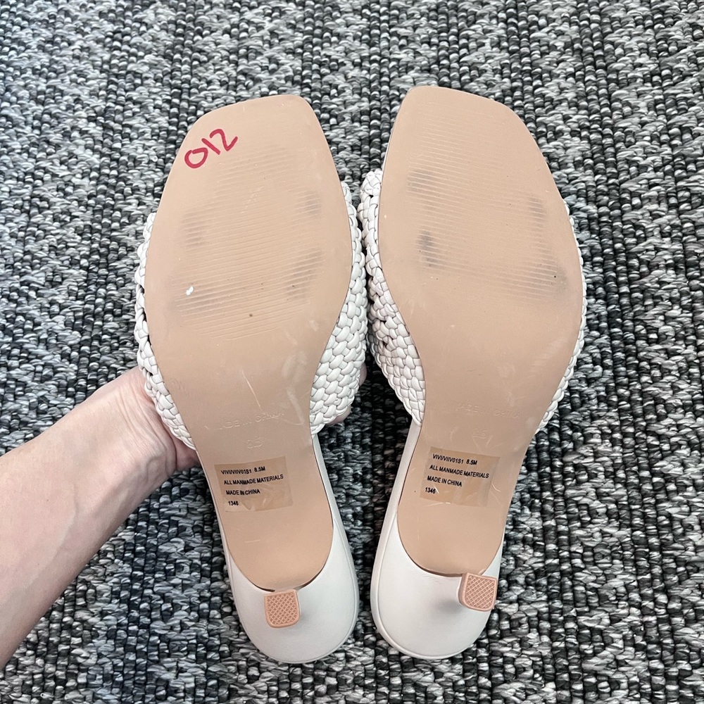 Steve Madden Woven Mule Heels Ivory Square Toe Sandals Size 8.5 - Picture 4 of 4